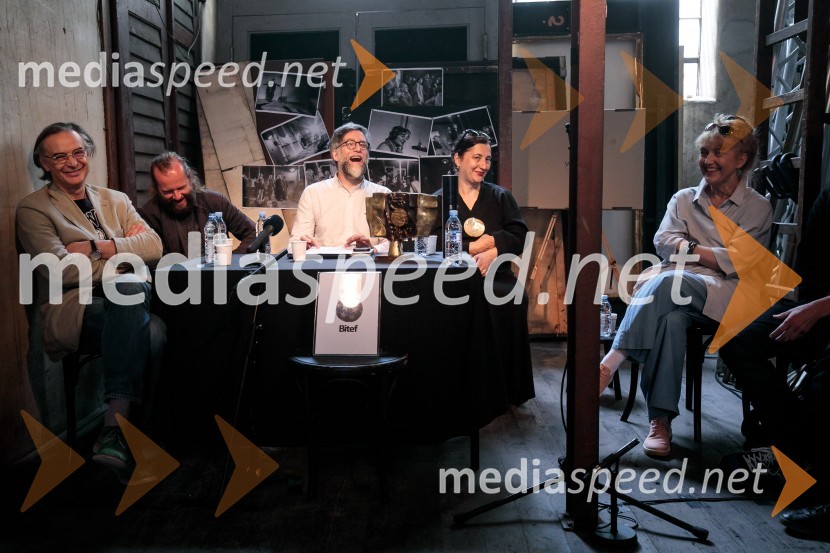   Igor  Samobor, igralec, ravnatelj SNG Drama Ljubljana;  Sebastijan  Horvat, režiser;  Ivan  Medenica, gledališki kritik, umetniški direktor festivala BITEF;  ... ;  Barbara Hieng Samobor, direktorica in umetniška vodja MGLNovinarska konferenca ob razgrnitvi programa 54. festivala BITEF in podelitvi festivalskih nagrad