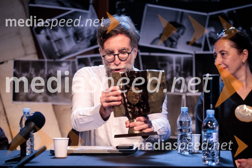  Ivan  Medenica, gledališki kritik, umetniški direktor festivala BITEF;  ... Novinarska konferenca ob razgrnitvi programa 54. festivala BITEF in podelitvi festivalskih nagrad