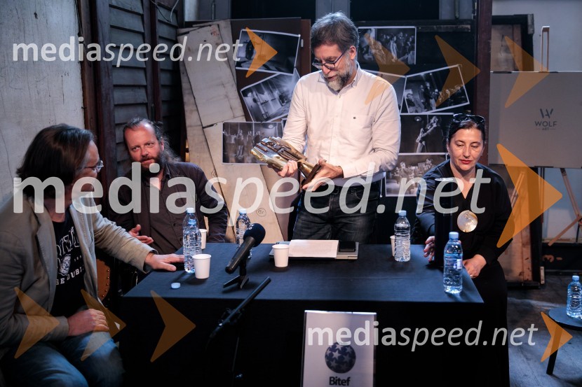   Igor  Samobor, igralec, ravnatelj SNG Drama Ljubljana;  Sebastijan  Horvat, režiser;  Ivan  Medenica, gledališki kritik, umetniški direktor festivala BITEF;  ... Novinarska konferenca ob razgrnitvi programa 54. festivala BITEF in podelitvi festivalskih nagrad