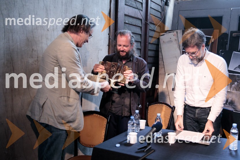   Igor  Samobor, igralec, ravnatelj SNG Drama Ljubljana;  Sebastijan  Horvat, režiser;  Ivan  Medenica, gledališki kritik, umetniški direktor festivala BITEFNovinarska konferenca ob razgrnitvi programa 54. festivala BITEF in podelitvi festivalskih nagrad