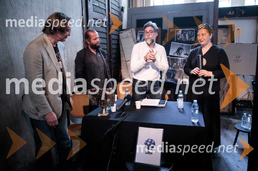   Igor  Samobor, igralec, ravnatelj SNG Drama Ljubljana;  Sebastijan  Horvat, režiser;  Ivan  Medenica, gledališki kritik, umetniški direktor festivala BITEF;  ... Novinarska konferenca ob razgrnitvi programa 54. festivala BITEF in podelitvi festivalskih nagrad