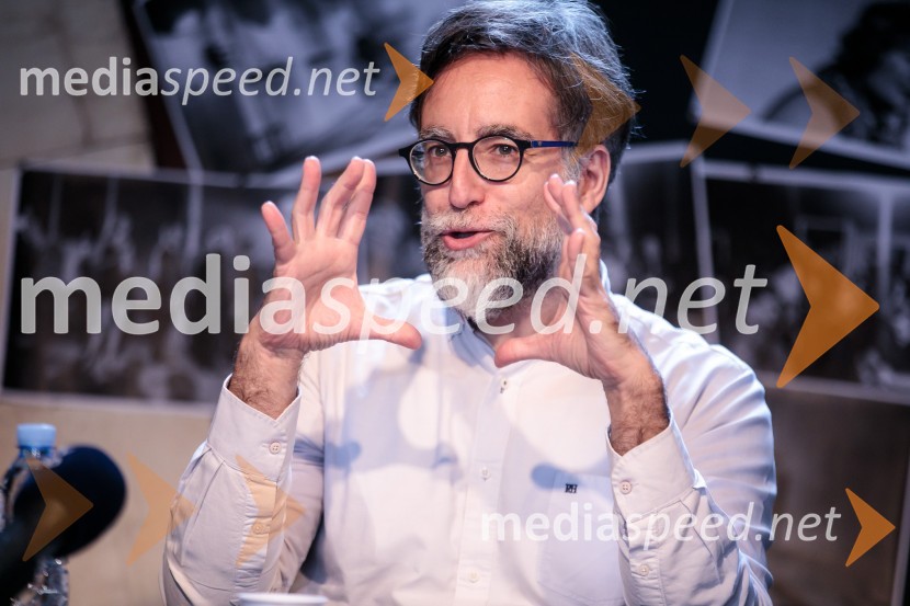  Ivan  Medenica, gledališki kritik, umetniški direktor festivala BITEFNovinarska konferenca ob razgrnitvi programa 54. festivala BITEF in podelitvi festivalskih nagrad