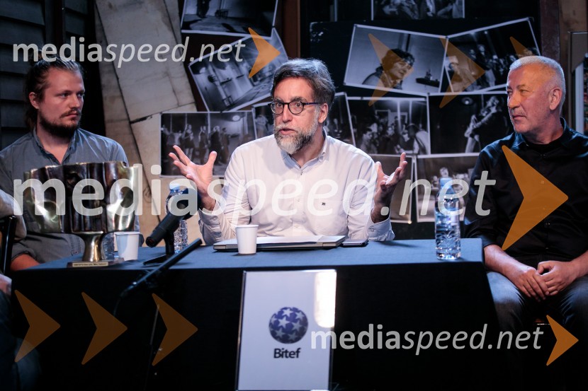  Žiga  Divjak, režiser;  Ivan  Medenica, gledališki kritik, umetniški direktor festivala BITEF;  Ivica Buljan, režiserNovinarska konferenca ob razgrnitvi programa 54. festivala BITEF in podelitvi festivalskih nagrad