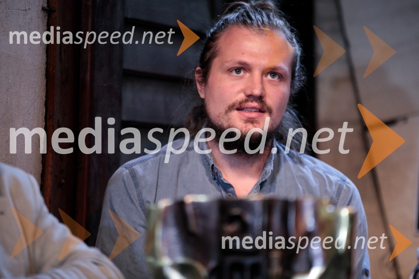  Žiga  Divjak, režiserNovinarska konferenca ob razgrnitvi programa 54. festivala BITEF in podelitvi festivalskih nagrad