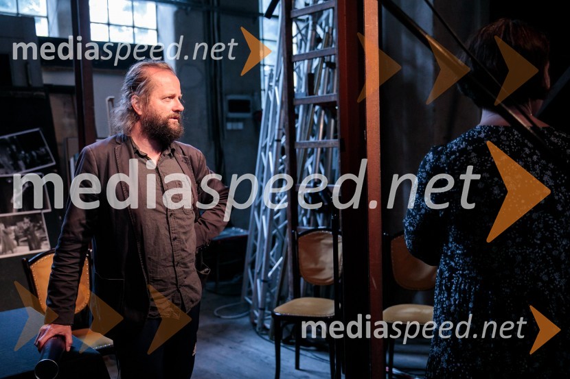  Sebastijan  Horvat, režiser;  ... Novinarska konferenca ob razgrnitvi programa 54. festivala BITEF in podelitvi festivalskih nagrad