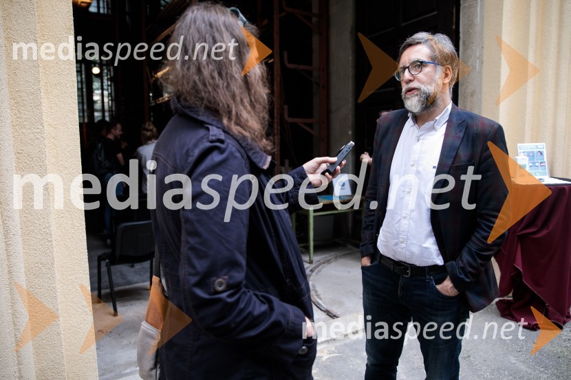  ... ;  Ivan  Medenica, gledališki kritik, umetniški direktor festivala BITEFNovinarska konferenca ob razgrnitvi programa 54. festivala BITEF in podelitvi festivalskih nagrad