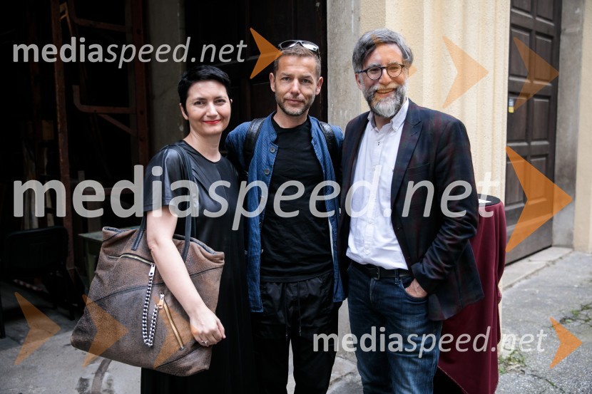  ... ;  ... ;  Ivan  Medenica, gledališki kritik, umetniški direktor festivala BITEFNovinarska konferenca ob razgrnitvi programa 54. festivala BITEF in podelitvi festivalskih nagrad