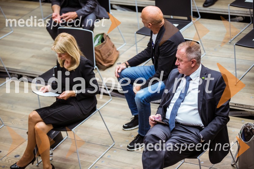 mag. Maja Pak Olaj, direktorica, Slovenska turistična organizacija;  Zdravko Počivalšek, minister za gospodarski razvoj in tehnologijoRazglasitev Michelinovih zvezdic v Sloveniji