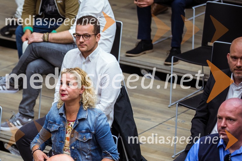  Ana Roš Stojan, kuharska mojstrica in najboljša chefinja na svetu po izboru akademije The World's 50 Best Restaurants ter direktorica Hiše Franko;  Leon Pintarič, Gostilna RajhRazglasitev Michelinovih zvezdic v Sloveniji