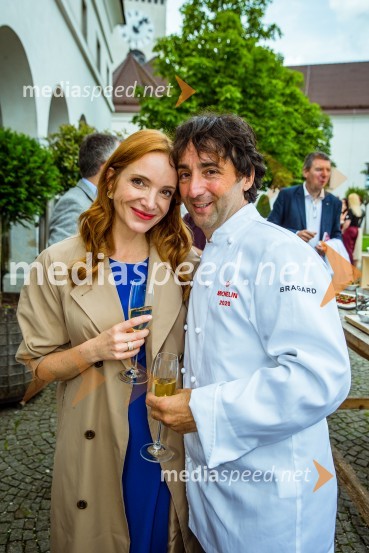  Mojca Mavec, voditeljica;  Tomaž Kavčič, kuharski mojster, Pri Lojzetu, Zemono, podpredsednik BASSRazglasitev Michelinovih zvezdic v Sloveniji