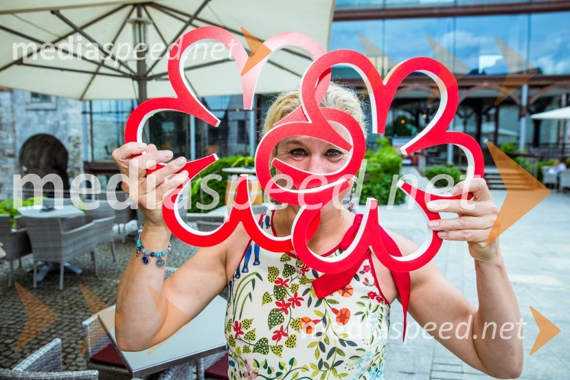  Ana Roš Stojan, kuharska mojstrica in najboljša chefinja na svetu po izboru akademije The World's 50 Best Restaurants ter direktorica Hiše FrankoRazglasitev Michelinovih zvezdic v Sloveniji