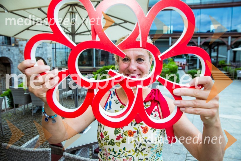  Ana Roš Stojan, kuharska mojstrica in najboljša chefinja na svetu po izboru akademije The World's 50 Best Restaurants ter direktorica Hiše FrankoRazglasitev Michelinovih zvezdic v Sloveniji