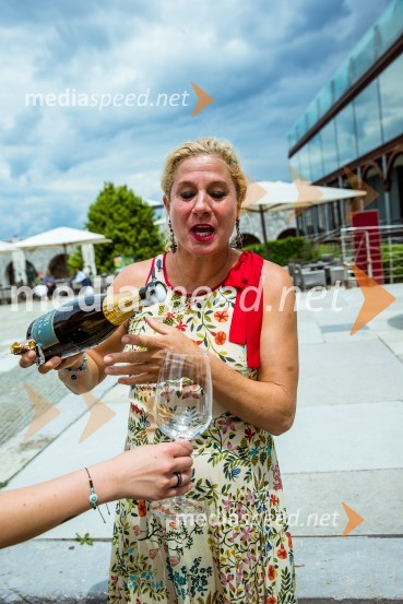  Ana Roš Stojan, kuharska mojstrica in najboljša chefinja na svetu po izboru akademije The World's 50 Best Restaurants ter direktorica Hiše FrankoRazglasitev Michelinovih zvezdic v Sloveniji