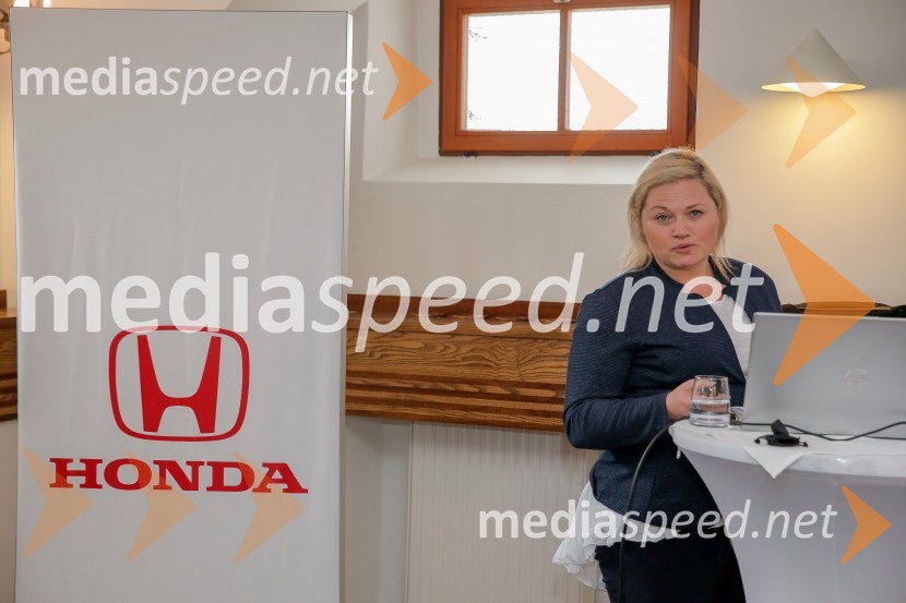  Romana  Rosnaky, direktorica prodaje in marketinga, AC-Mobil d.o.o.Nova Honda Jazz hibrid