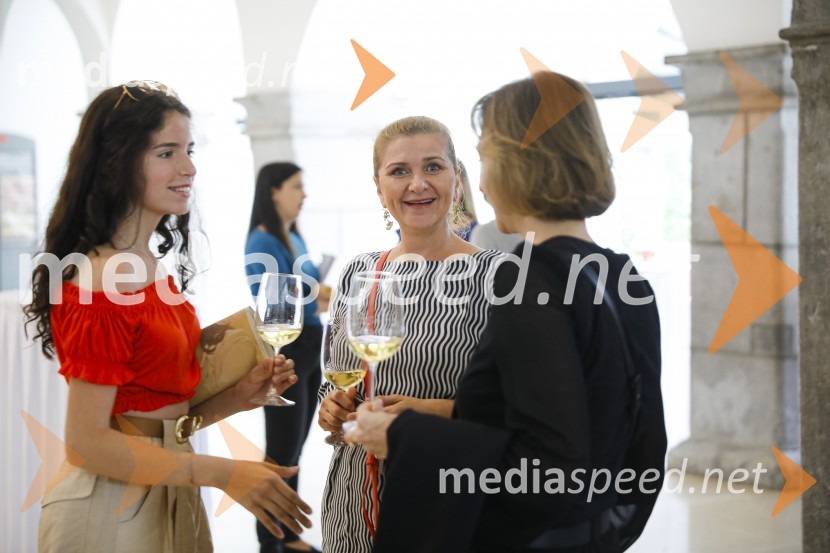  Lara Podbevšek;  Dolores Podbevšek, direktorica marketinga in PR, Delo d.o.o.Končno v živo: Predstavitev novih standardov pri organizaciji dogodkov v prihodnje