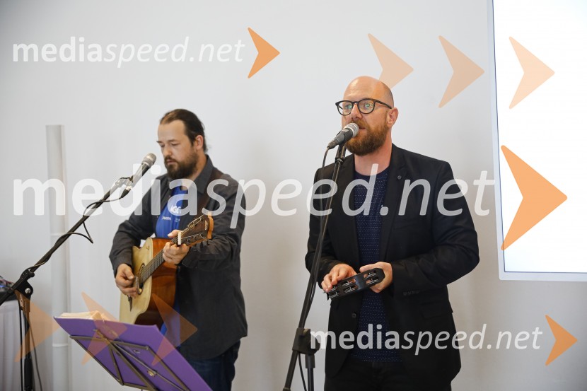 Duo Buh UgovšekKončno v živo: Predstavitev novih standardov pri organizaciji dogodkov v prihodnje