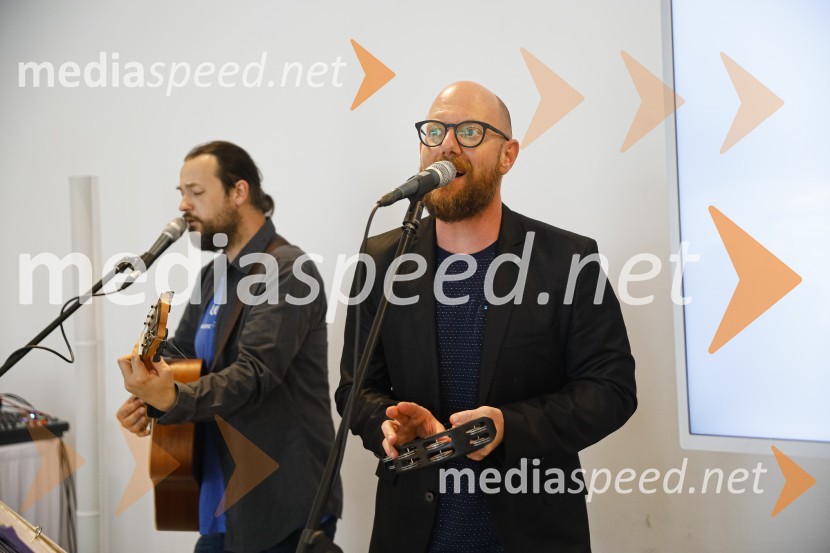 Duo Buh UgovšekKončno v živo: Predstavitev novih standardov pri organizaciji dogodkov v prihodnje