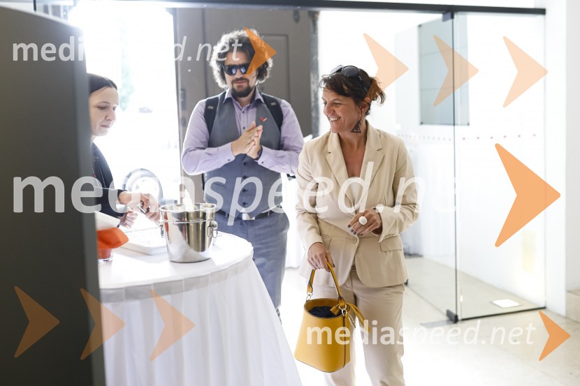 Končno v živo: Predstavitev novih standardov pri organizaciji dogodkov v prihodnje