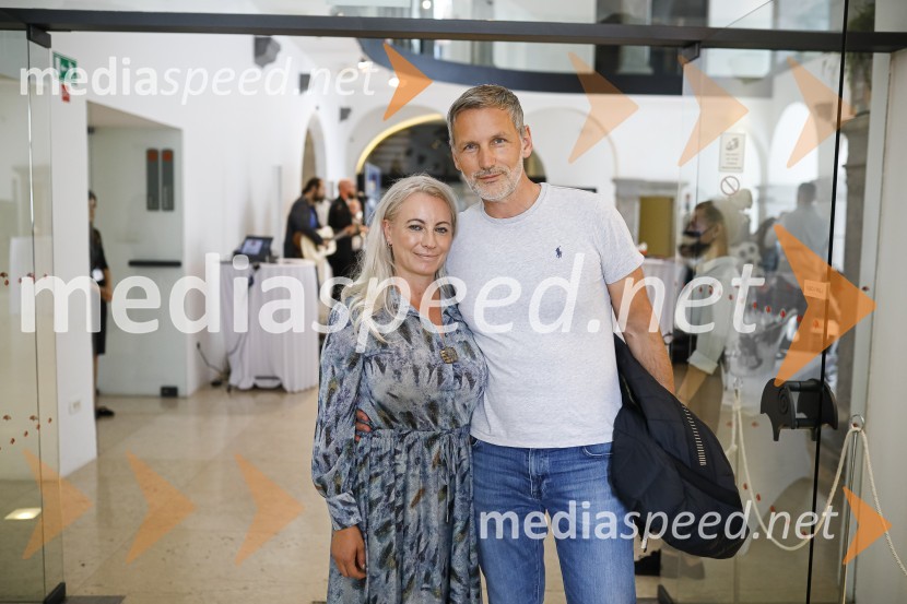  Madea Mojca Majhen, direktorica agencije Paideia Events;  Matej Čer, avant CarKončno v živo: Predstavitev novih standardov pri organizaciji dogodkov v prihodnje