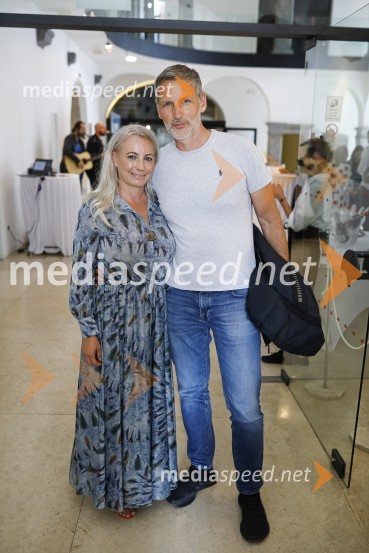  Madea Mojca Majhen, direktorica agencije Paideia Events;  Matej Čer, avant CarKončno v živo: Predstavitev novih standardov pri organizaciji dogodkov v prihodnje