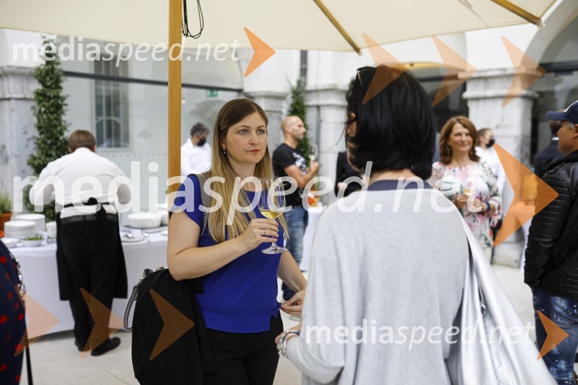 Končno v živo: Predstavitev novih standardov pri organizaciji dogodkov v prihodnje