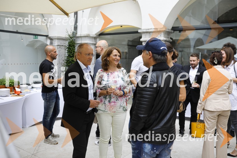 Končno v živo: Predstavitev novih standardov pri organizaciji dogodkov v prihodnje