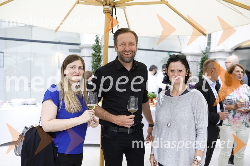  Andreja Možina;  Mladen Lulič, direktor, PAIDEIA d.o.o.;  Mateja Suljić, MercatorKončno v živo: Predstavitev novih standardov pri organizaciji dogodkov v prihodnje