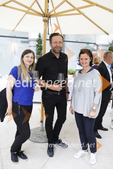  Andreja Možina;  Mladen Lulič, Paidea Events;  Mateja Suljić, MercatorKončno v živo: Predstavitev novih standardov pri organizaciji dogodkov v prihodnje