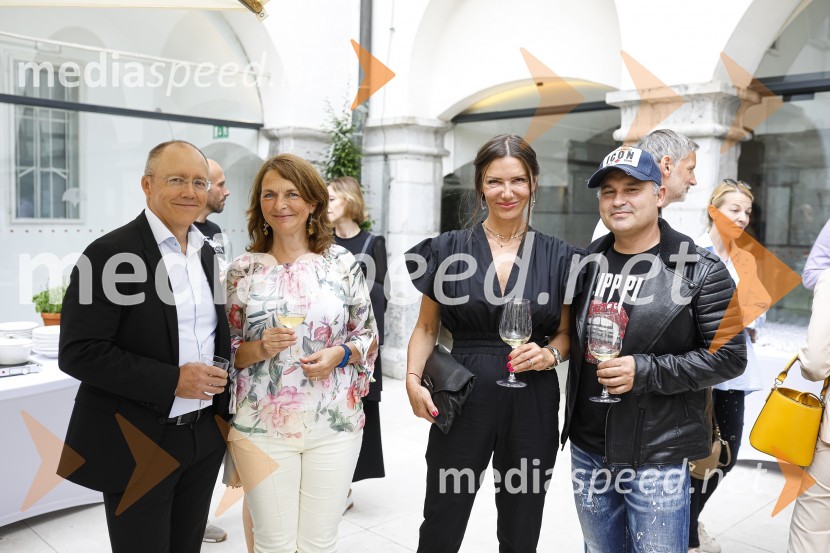  Tadej Sax, Lexpera;  Mateja Sax;  Andreja Merhar, MUS;  Anton Majhen,  I AM INSTITUTKončno v živo: Predstavitev novih standardov pri organizaciji dogodkov v prihodnje