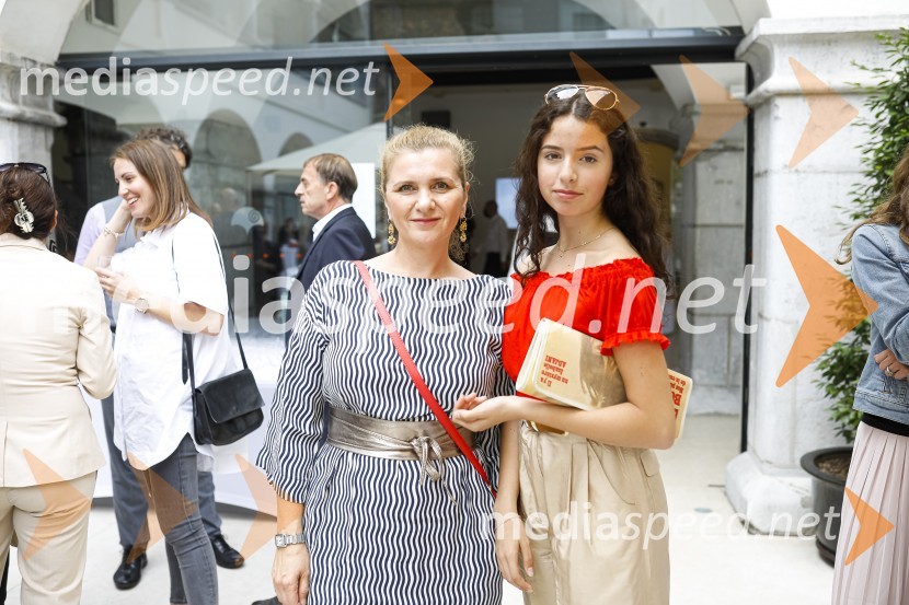  Dolores Podbevšek, direktorica marketinga in PR, Delo d.o.o.;  Lara PodbevšekKončno v živo: Predstavitev novih standardov pri organizaciji dogodkov v prihodnje