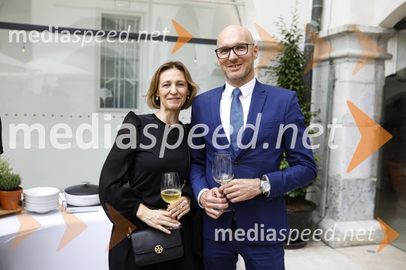  Darja Zajc, direktorica marketinga PRO PLUS;  Urban  Korenjak, direktor trženja EuroplakatKončno v živo: Predstavitev novih standardov pri organizaciji dogodkov v prihodnje