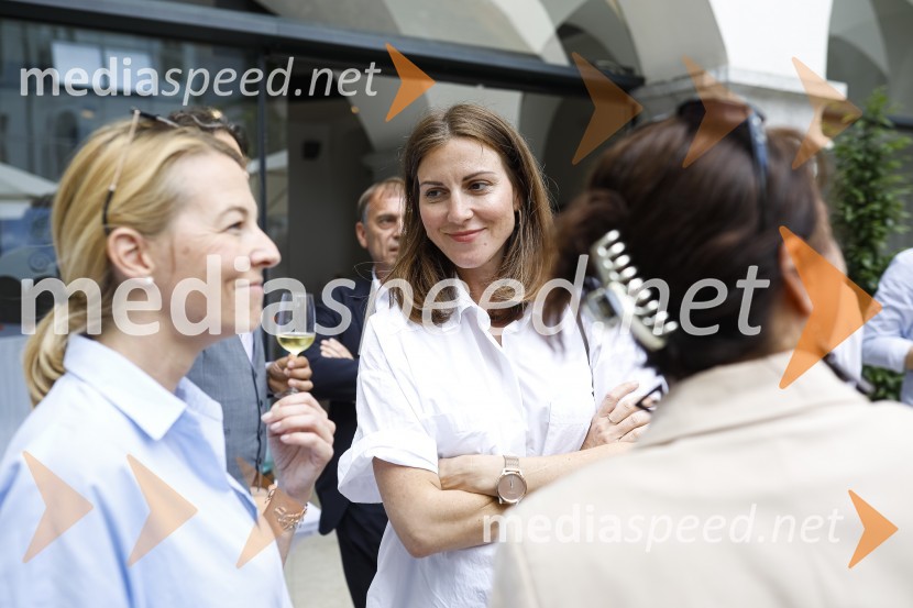 Končno v živo: Predstavitev novih standardov pri organizaciji dogodkov v prihodnje