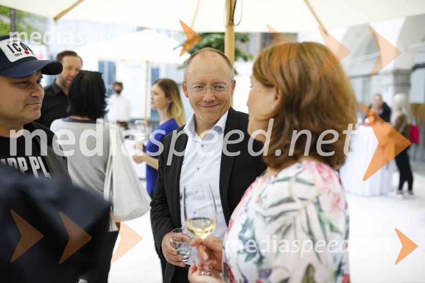 Končno v živo: Predstavitev novih standardov pri organizaciji dogodkov v prihodnje