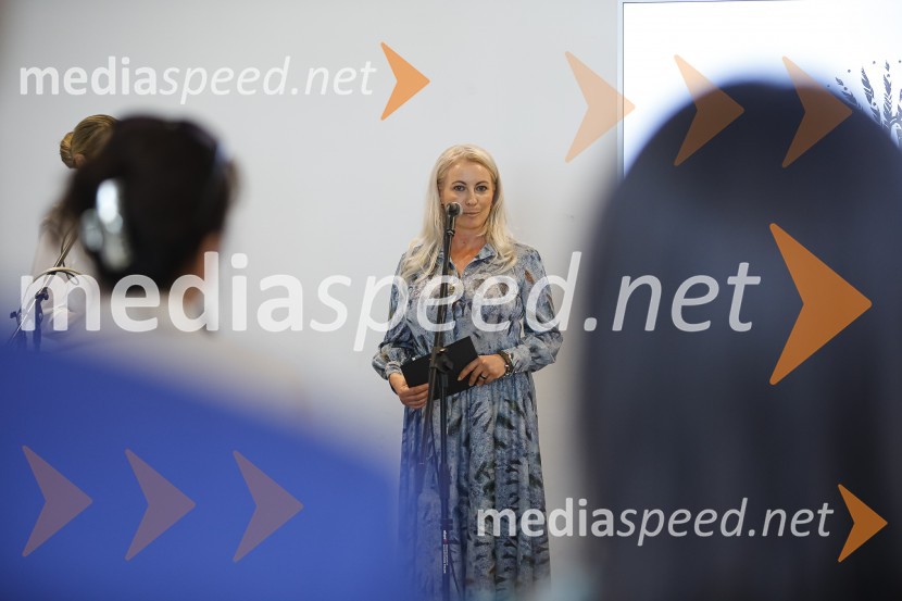  Madea Mojca Majhen, direktorica agencije Paideia EventsKončno v živo: Predstavitev novih standardov pri organizaciji dogodkov v prihodnje