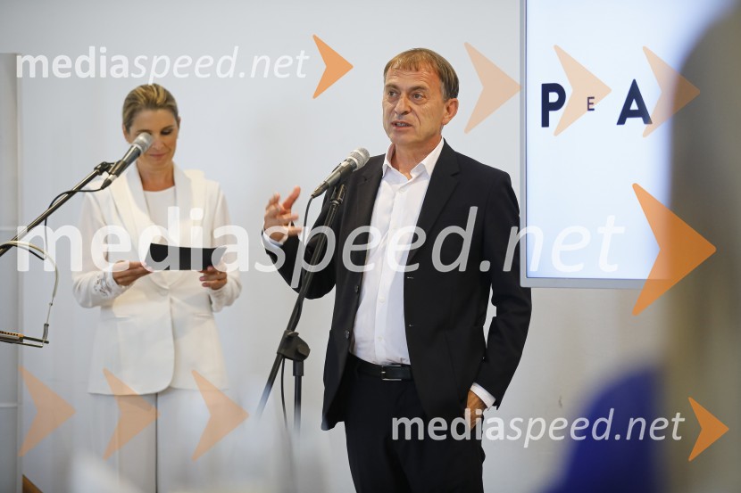  Blaž Peršin, direktor Muzeja in galerije mesta LjubljaneKončno v živo: Predstavitev novih standardov pri organizaciji dogodkov v prihodnje