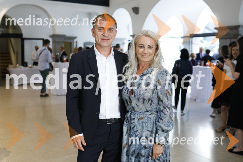  Blaž Peršin, direktor Muzeja in galerije mesta Ljubljane;  Madea Mojca Majhen, direktorica agencije Paideia EventsKončno v živo: Predstavitev novih standardov pri organizaciji dogodkov v prihodnje