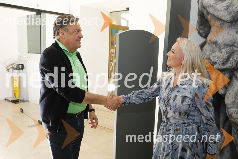  Zoran Janković, župan, Mestna občina Ljubljana;  Madea Mojca Majhen, direktorica agencije Paideia EventsKončno v živo: Predstavitev novih standardov pri organizaciji dogodkov v prihodnje