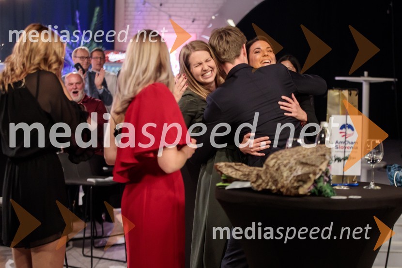  Tonja Avsenik, AmCham (Ameriška gospodarska zbornica);  Nina Pejič, mlada raziskovalka na FDV UM;  ... ;  Urška Kajtner, Roche, farmacevtska družbaTop potencial leta 2020