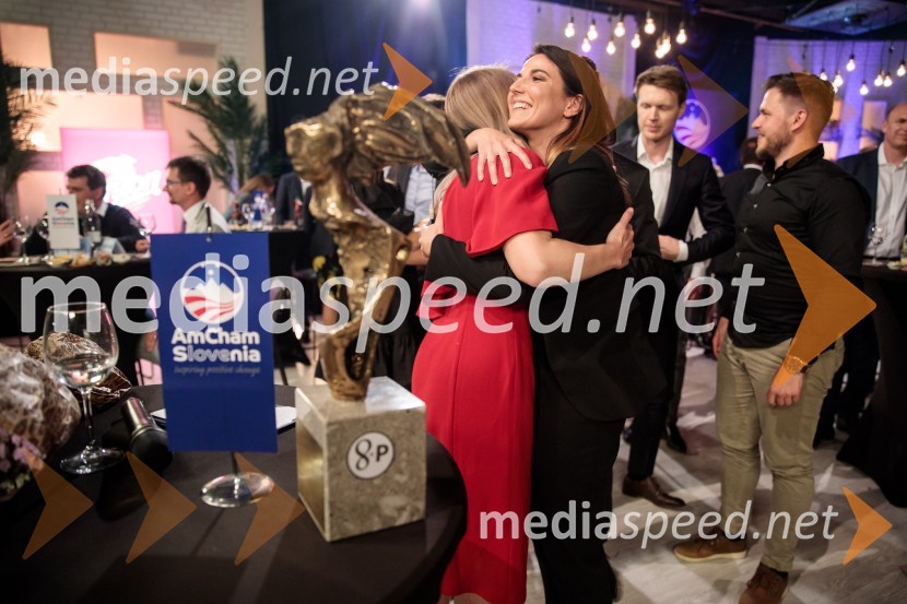  Tonja Avsenik, AmCham (Ameriška gospodarska zbornica);  Urška Kajtner, Roche, farmacevtska družbaTop potencial leta 2020