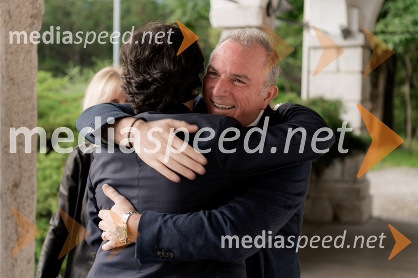  Tomaž Kavčič, kuharski mojster, Pri Lojzetu, Zemono, podpredsednik BASS;  ... Pogostitev pri Tomažu Kavčiču ob prejemu Michelinove zvezdice