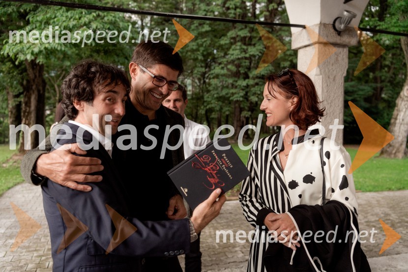  Tomaž Kavčič, kuharski mojster, Pri Lojzetu, Zemono, podpredsednik BASS;  Matjaž Rakovec, župan Mestne občine Kranj;  ... Pogostitev pri Tomažu Kavčiču ob prejemu Michelinove zvezdice