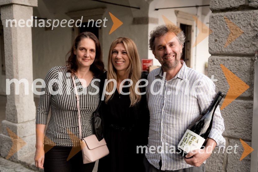  ... ;  Flavia  Furios Kavčič, Dvorec Zemono;  ... Pogostitev pri Tomažu Kavčiču ob prejemu Michelinove zvezdice