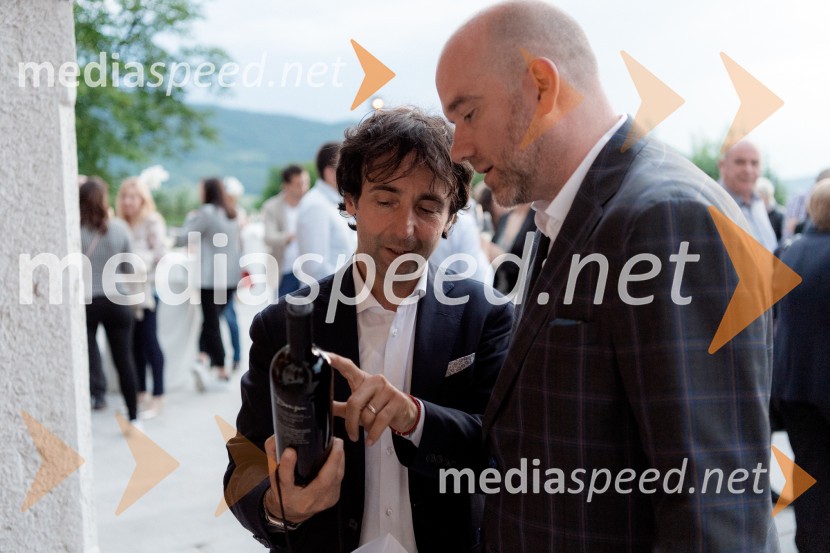  Tomaž Kavčič, kuharski mojster, Pri Lojzetu, Zemono, podpredsednik BASS;  ... Pogostitev pri Tomažu Kavčiču ob prejemu Michelinove zvezdice