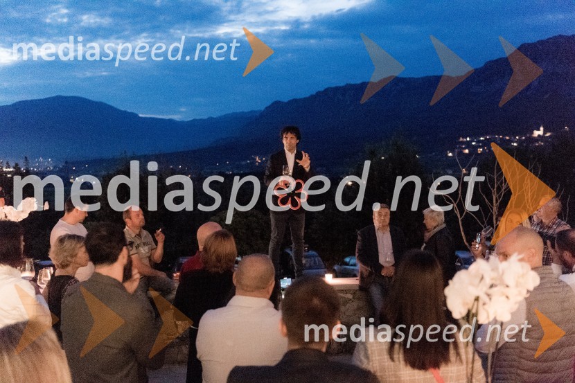  Tomaž Kavčič, kuharski mojster, Pri Lojzetu, Zemono, podpredsednik BASSPogostitev pri Tomažu Kavčiču ob prejemu Michelinove zvezdice