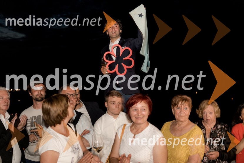  ... ;  Tomaž Kavčič, kuharski mojster, Pri Lojzetu, Zemono, podpredsednik BASS;  ... ;  ... Pogostitev pri Tomažu Kavčiču ob prejemu Michelinove zvezdice