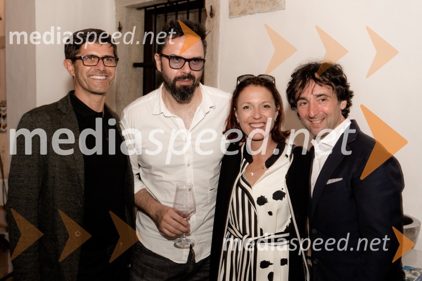  Matjaž Rakovec, župan Mestne občine Kranj;  Petar Grašo, pevec;  Urša Amnček;  Tomaž Kavčič, kuharski mojster, Pri Lojzetu, Zemono, podpredsednik BASSPogostitev pri Tomažu Kavčiču ob prejemu Michelinove zvezdice