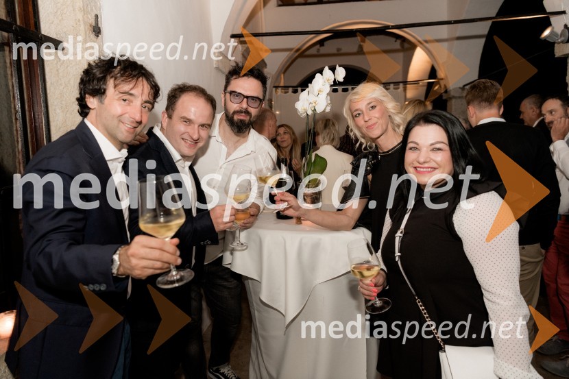  Tomaž Kavčič, kuharski mojster, Pri Lojzetu, Zemono, podpredsednik BASS;  ... ;  Petar Grašo, pevec;  ... ;  ... Pogostitev pri Tomažu Kavčiču ob prejemu Michelinove zvezdice