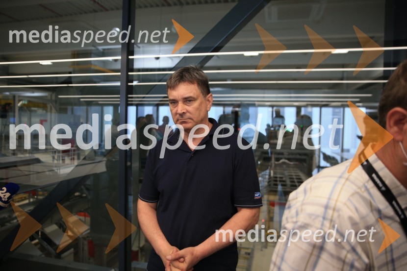  Gvido Novak, vodja sindikata, Magna Steyr HočeDelavci  Magne Steyr Hoče prezaposleni v Graz