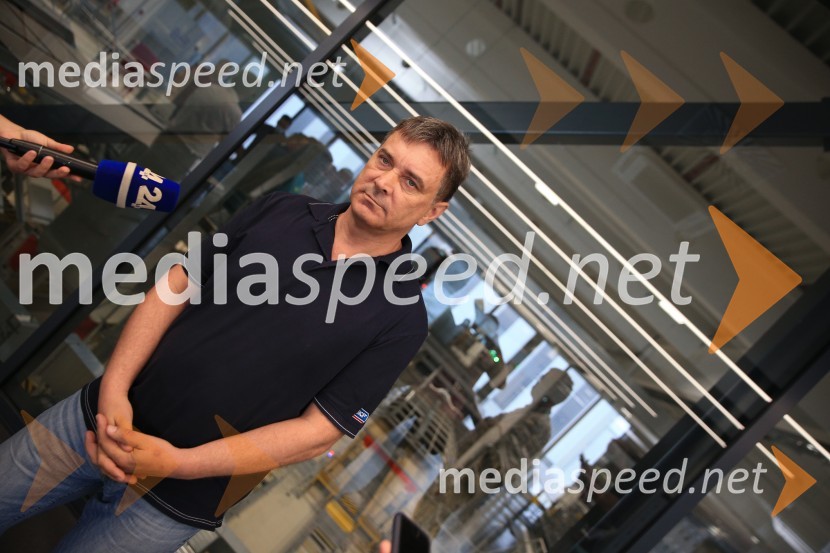  Gvido Novak, vodja sindikata, Magna Steyr HočeDelavci  Magne Steyr Hoče prezaposleni v Graz