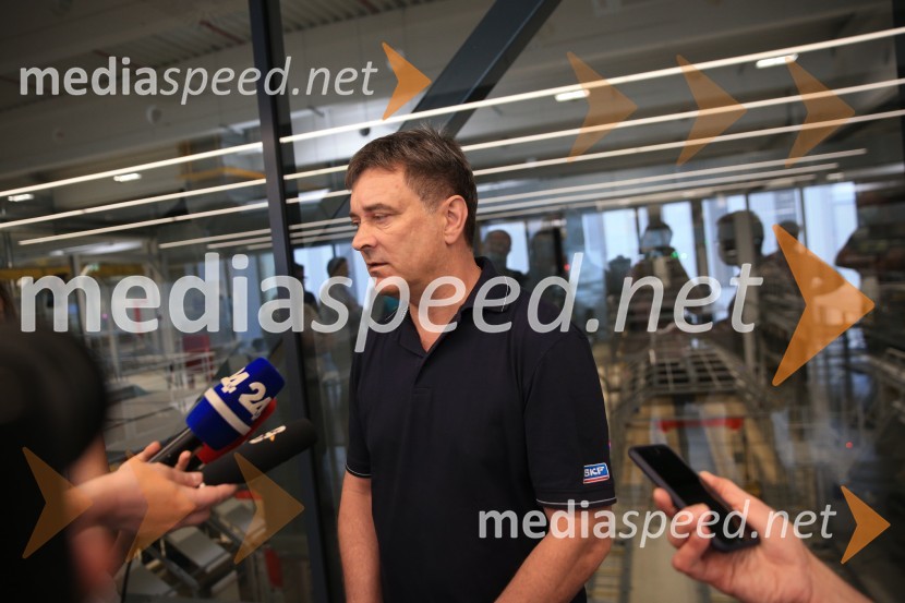  Gvido Novak, vodja sindikata, Magna Steyr HočeDelavci  Magne Steyr Hoče prezaposleni v Graz